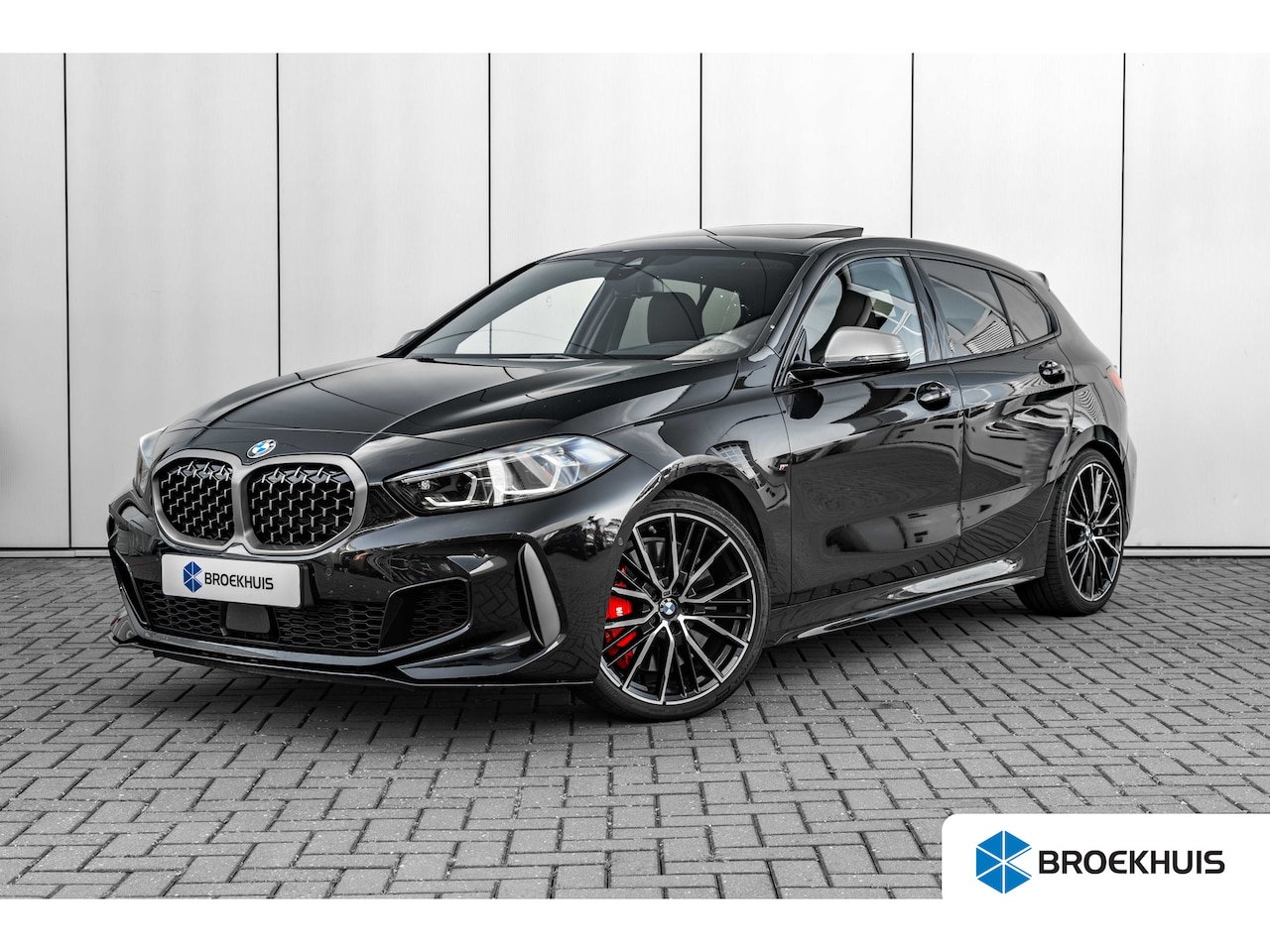 BMW 1-serie - M135i xDrive High Executive 306 PK | Panoramadak | Harman Kardon | Geheugen Stoelen | Stuu - AutoWereld.nl