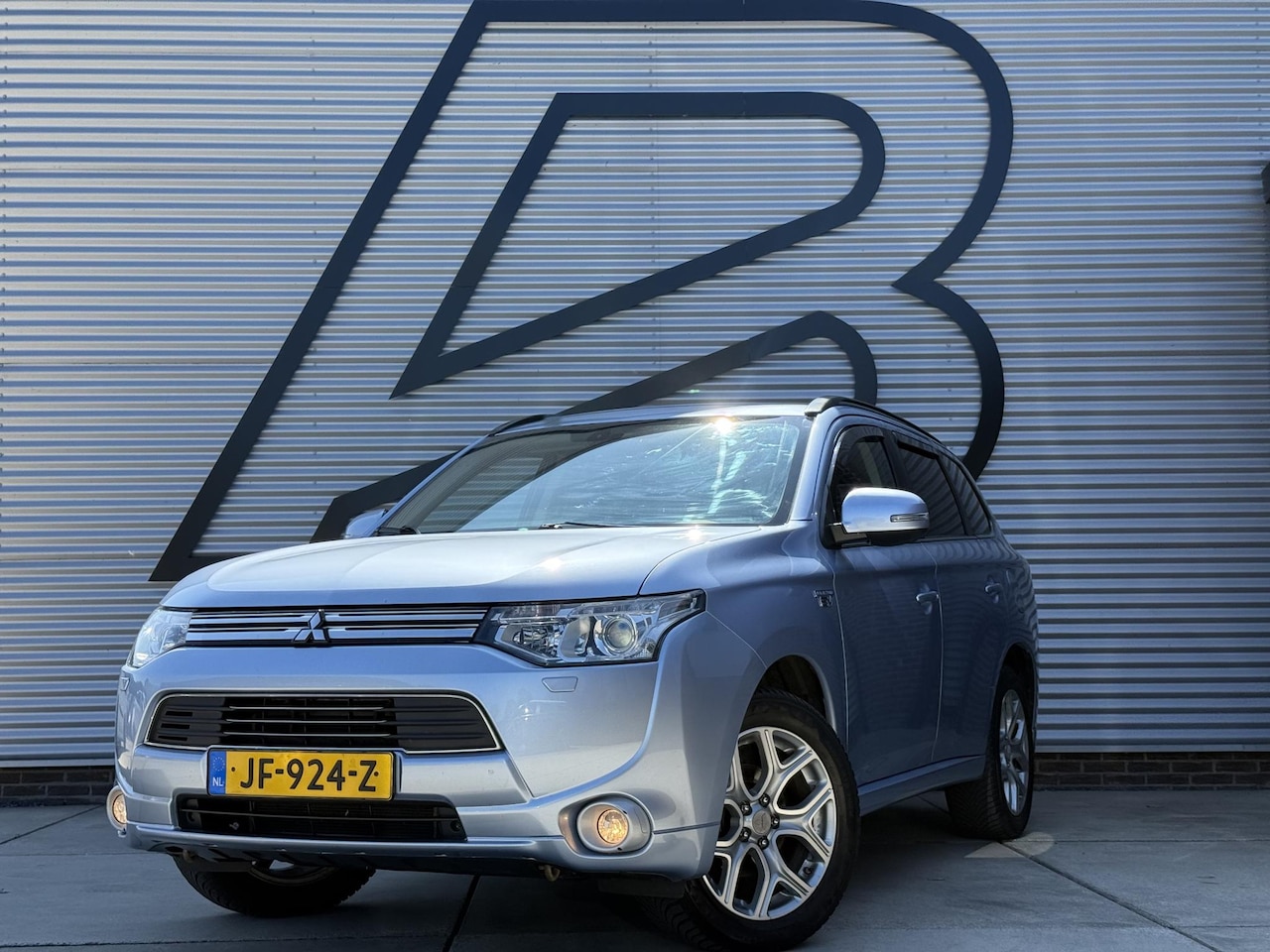 Mitsubishi Outlander - 2.0 PHEV Executive Edition 1e Eigenaar|Camera|Cruise|Trekhaak|Navi|Lm velgen|Elek ramen|Ni - AutoWereld.nl