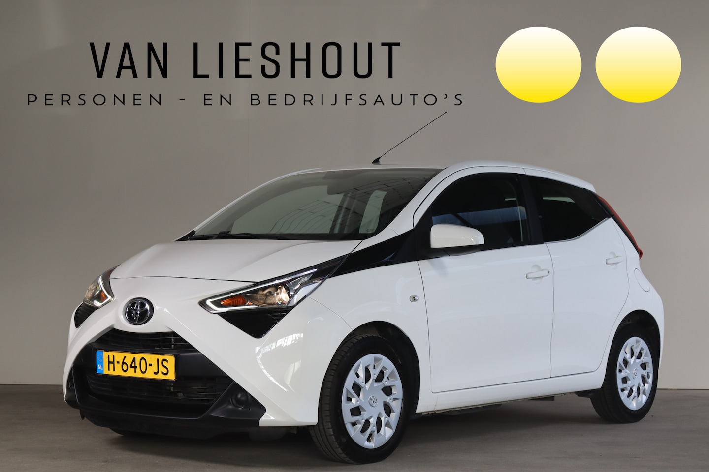 Toyota Aygo - 1.0 VVT-i x-play - NL- Auto!! Camera I Airco I Apple - AutoWereld.nl
