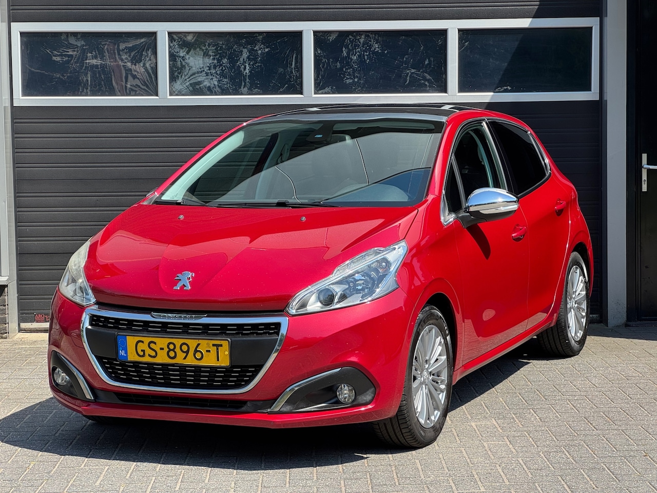 Peugeot 208 - 1.2 PureTech Allure Automaat, Pano, Navi, Cruise, Climate Control, NAP - AutoWereld.nl