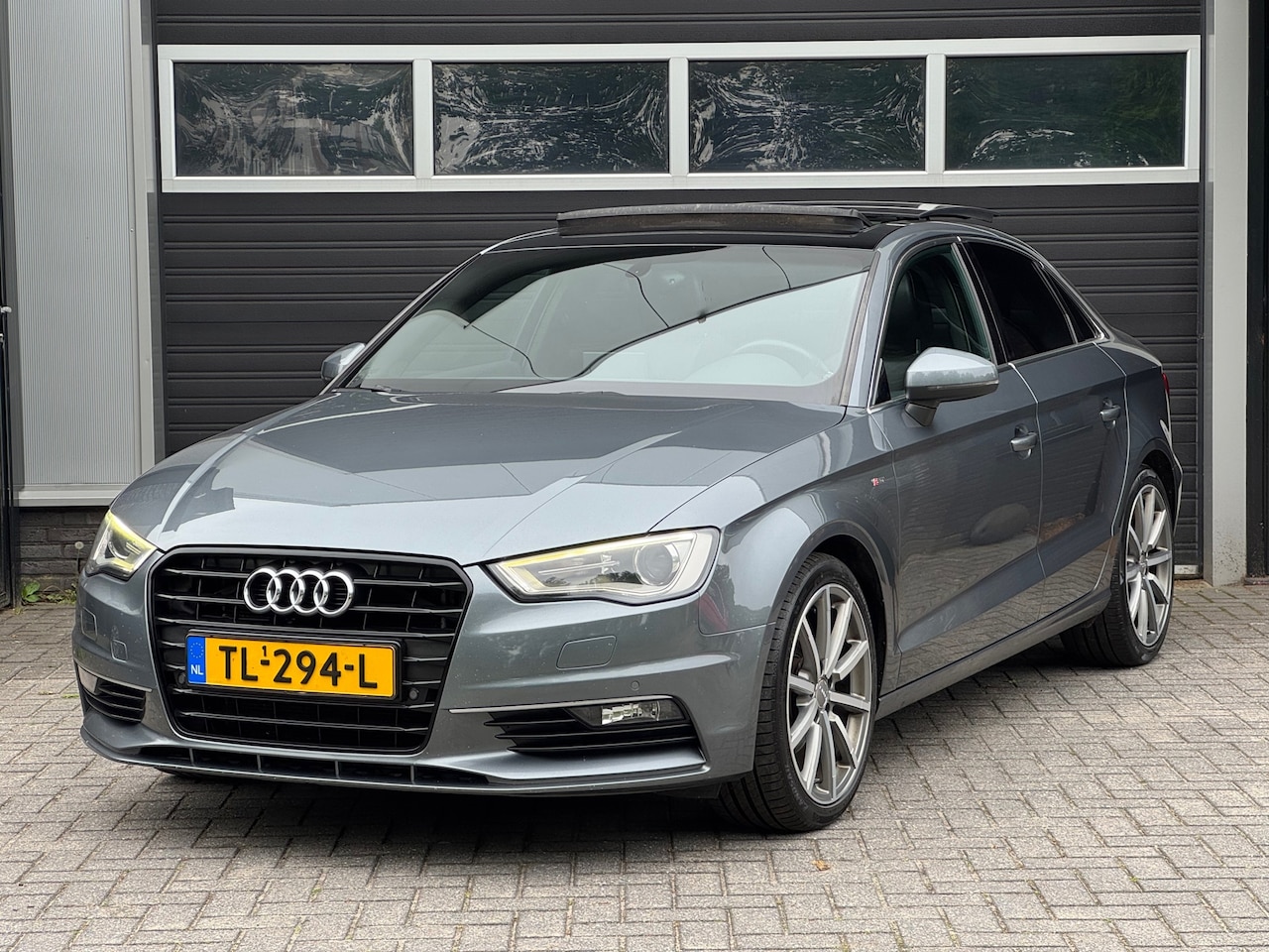 Audi A3 Limousine - 2.0 TDI S Line Pano, Xenon/Led, Navi, Camera - AutoWereld.nl