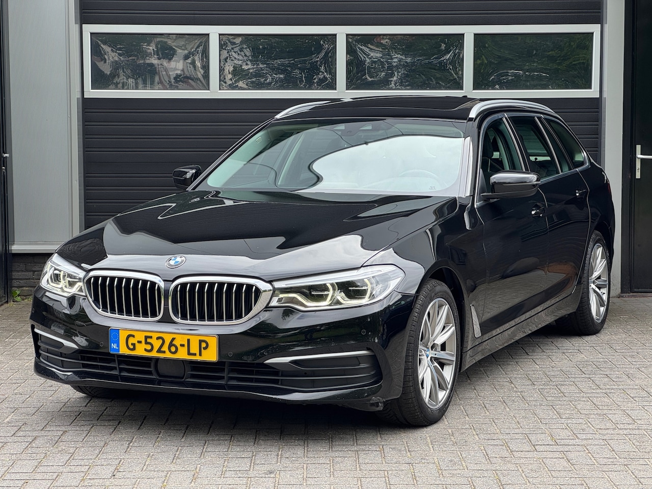 BMW 5-serie Touring - 540i xDrive High Executive HUD, Pano, Navi, LED, PDC - AutoWereld.nl