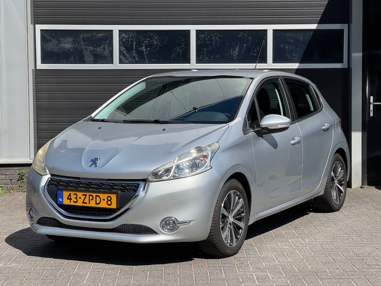 Peugeot 208 - 1.2 VTi Active Navi, Cruise, PDC, NAP - AutoWereld.nl