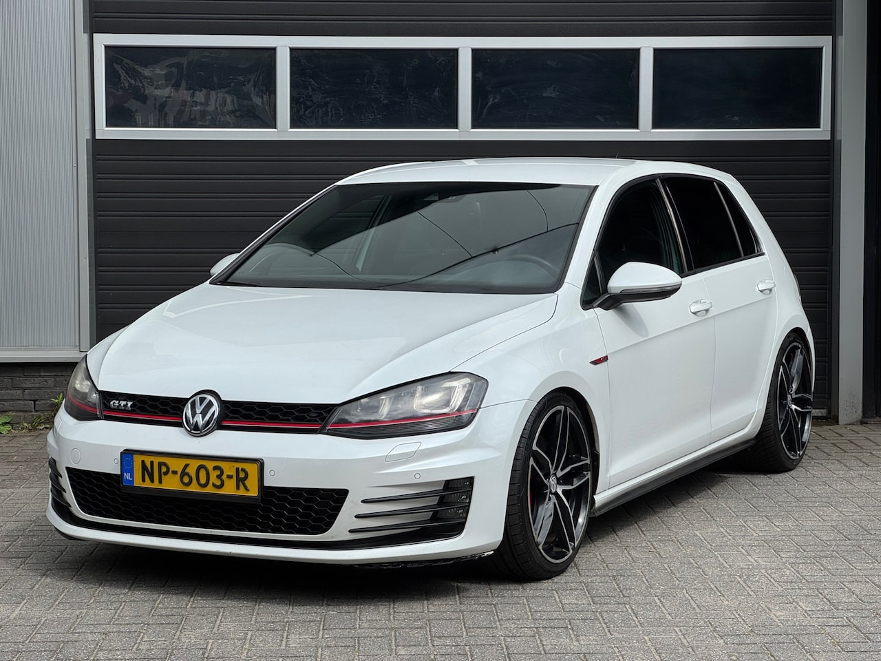 Volkswagen Golf - 2.0 TSI GTI DSG Performance Navi, Camera, Leder - AutoWereld.nl