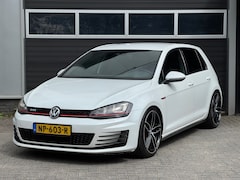 Volkswagen Golf - 2.0 TSI GTI DSG Performance Navi, Camera, Leder
