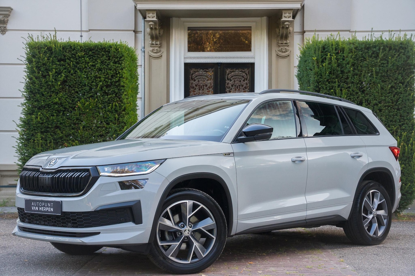 Skoda Kodiaq - 1.5 TSI Sportline Business FACELIFT | TREKHAAK | MEMORY | DIG. DISPLAY | CARPLAY | 1E EIGN - AutoWereld.nl