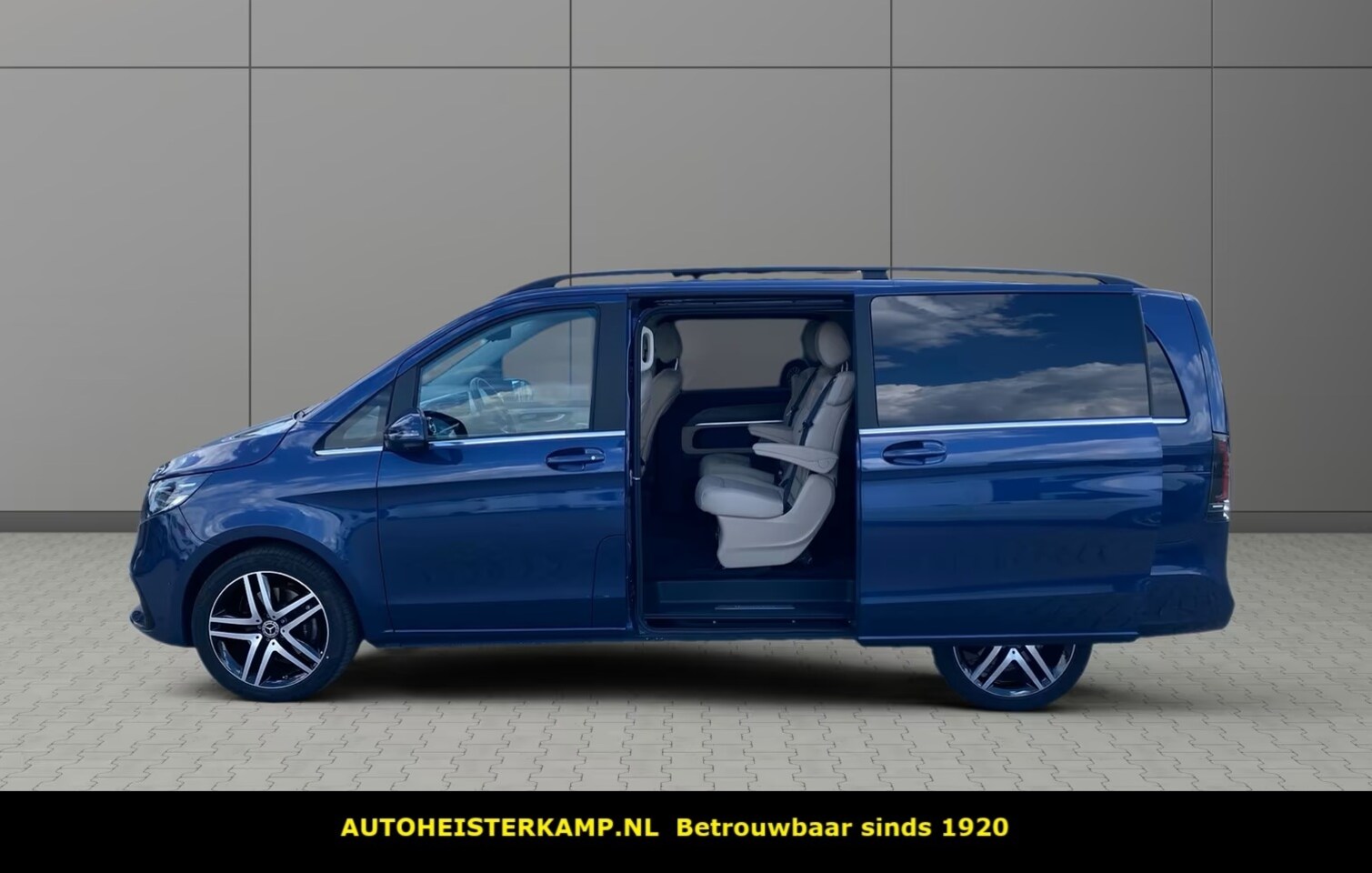 Mercedes-Benz V-klasse - 300 L2 Avantgarde Distronic 2 EL. Schuifdeuren 360 Camera 19 Inch - AutoWereld.nl