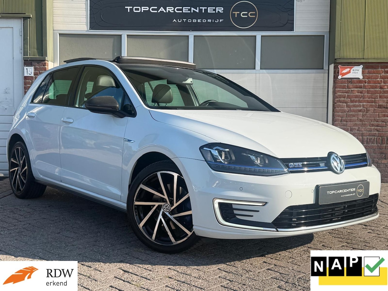 Volkswagen Golf - 1.4 TSI GTE/PANO/PARKS/LEER/STOELV/APK/NAP - AutoWereld.nl