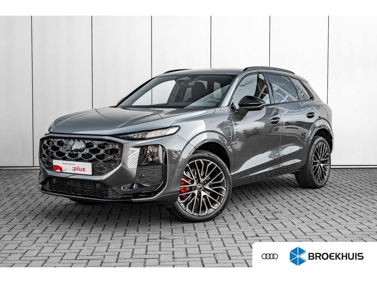 Audi Q3 - 1.5 e-hybrid S edition 272PK | 360 camera | Adaptief onderstel | Elek. Stoelen incl geheug - AutoWereld.nl