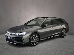 Volkswagen Passat Variant - R-Line Edition 1.5 TSI eHybrid 272pk DSG Automaat Trekhaak, 360 camera, Panoramadak, Adapt