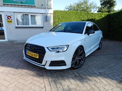 Audi A3 Limousine - 40 TFSI Sport Lease Edition Digital Cockpit - Panorama-Dak - Stoelverwarming - S-Line - 19