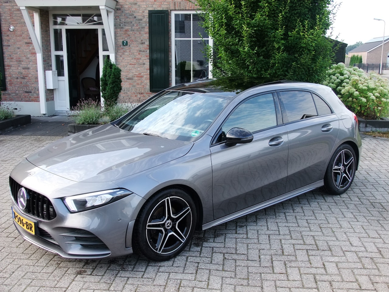 Mercedes-Benz A-klasse - 200 Business Solution AMG 200 Business Solution AMG, Led ,Sfeerverl., Pano/schuifdak ,Leder enz . - AutoWereld.nl