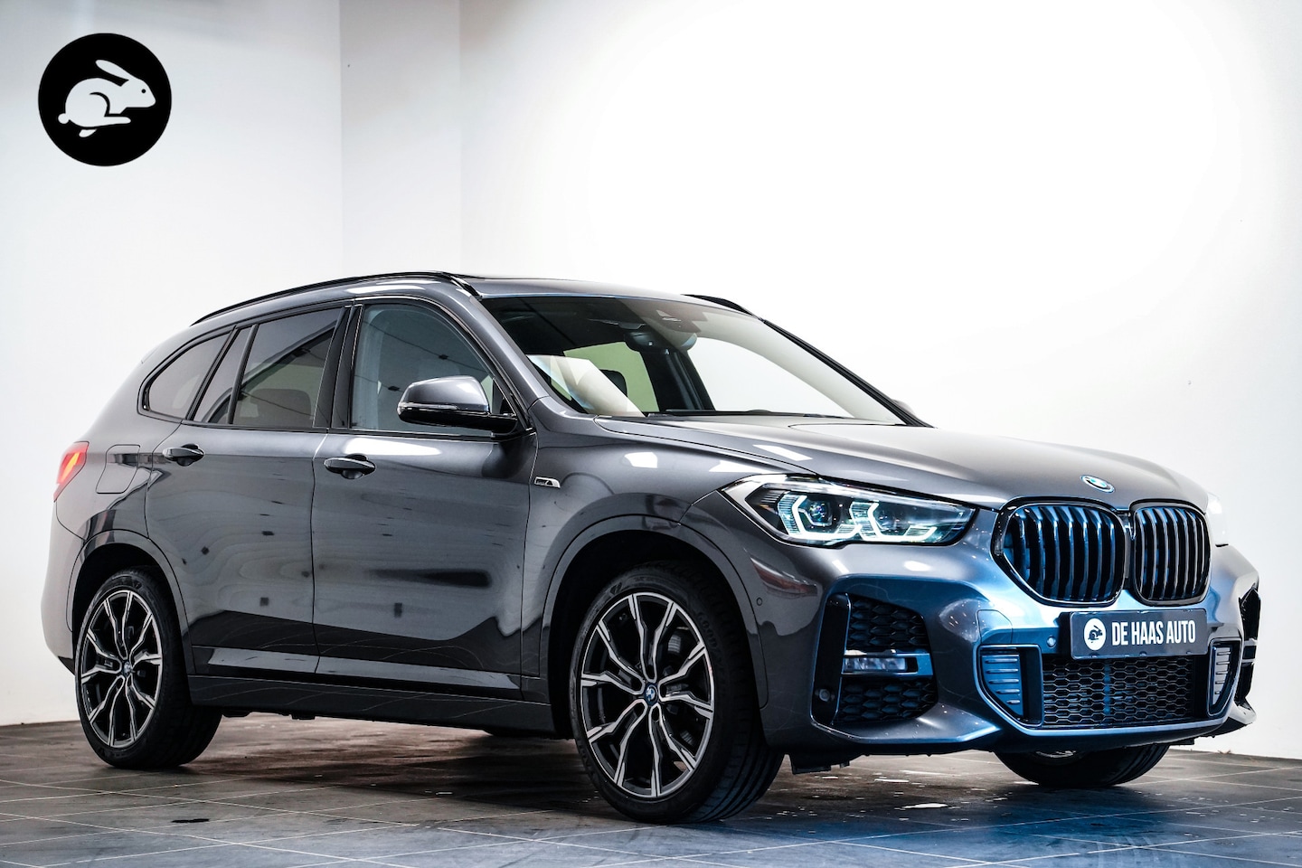 BMW X1 - xDrive25e M Sport|Pano dak|Trekhaak|Head up|Camera|19 inch - AutoWereld.nl