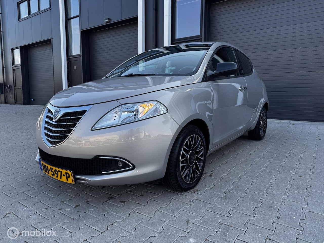 Lancia Y(psilon) - Ypsilon 0.9 TwinAir Elefantino Plus 2015Airco/NAP/APK - AutoWereld.nl