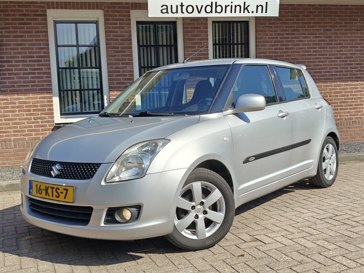 Suzuki Swift - 1.3 Bandit 1.3 Bandit, TREKHAAK / CLIMATE CONTROL / DEALER ONDERHOUDEN - AutoWereld.nl