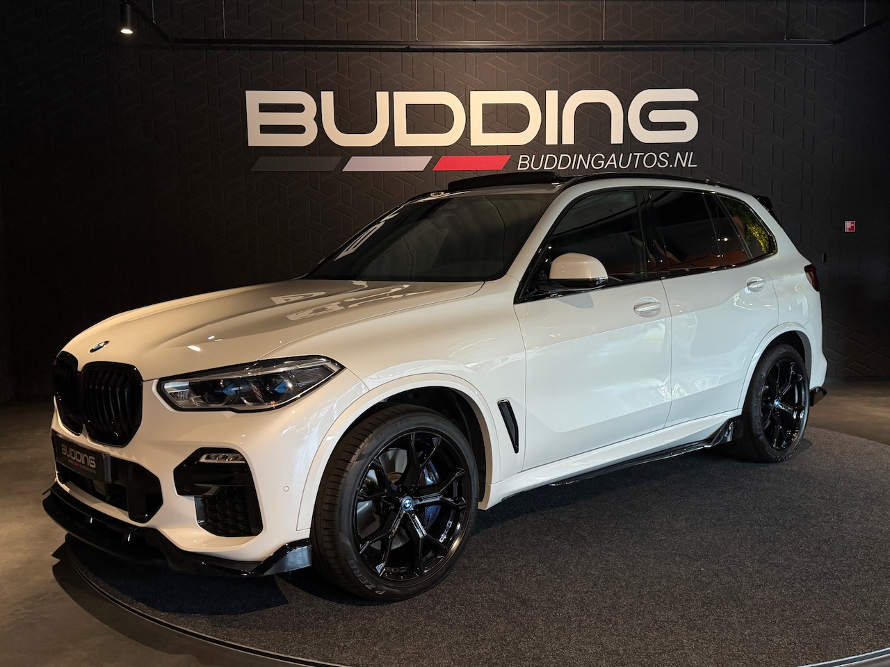 BMW X5 - xDrive40i High Exe | M-performance | Pano | Trekhaak - AutoWereld.nl