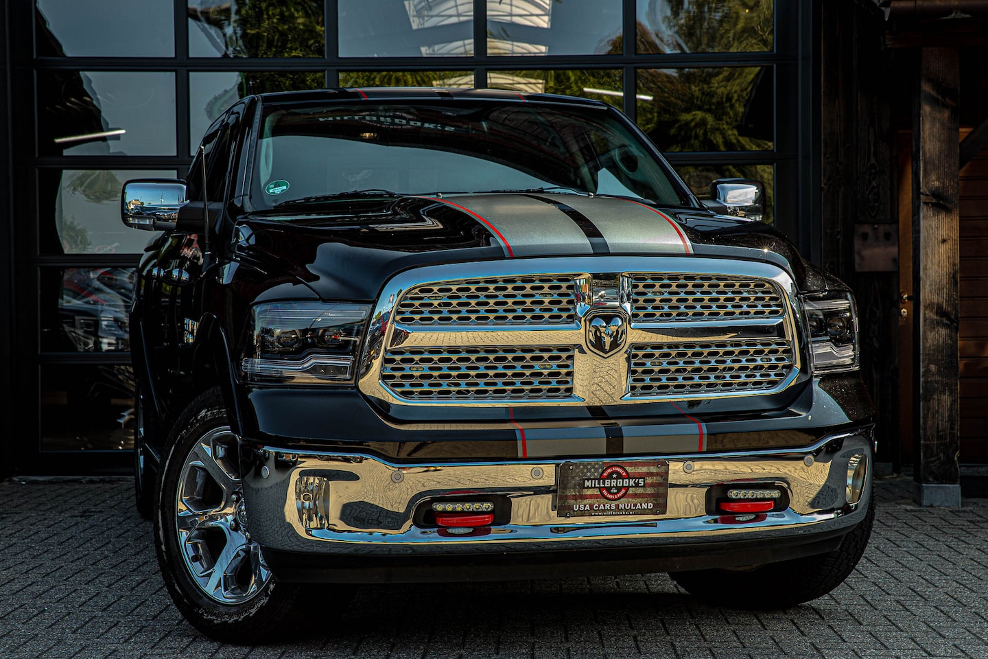 Dodge Ram 1500 - 5.7 V8 Crew Cab Laramie | Lage bijtelling | Luchtvering | Origineel Nederlands | - AutoWereld.nl