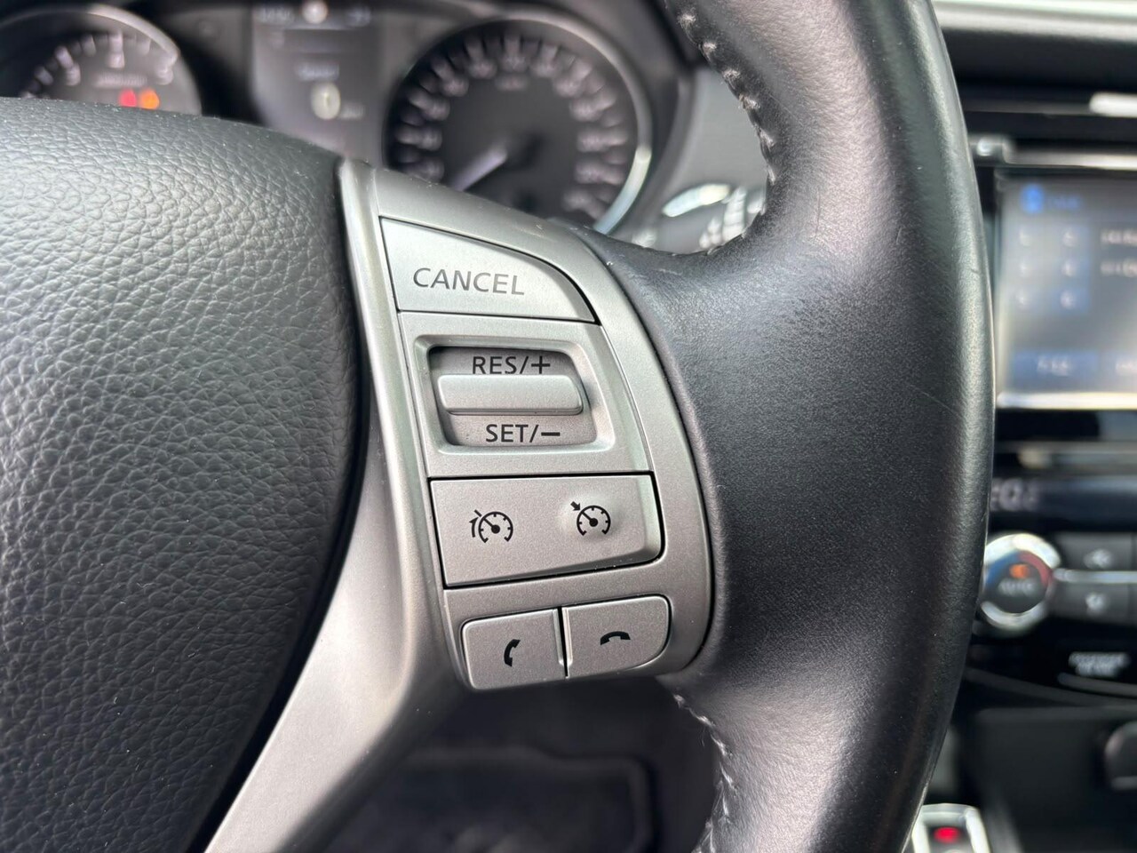 Nissan Qashqai - 1.2 N-Vision| 360 CAMERA | TREKHAAK | PANO DAK |