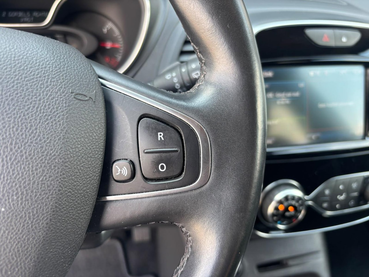 Renault Captur - 1.2 TCe Intens AUTOMAAT| CARPLAY | AIRCO | NAVIGATIE |