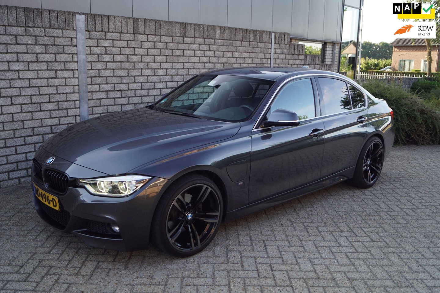 BMW 3-serie - 330e Centennial Executive M Sport Autom Alcantara Sportst Navi Clima Cruise Apple Carplay - AutoWereld.nl