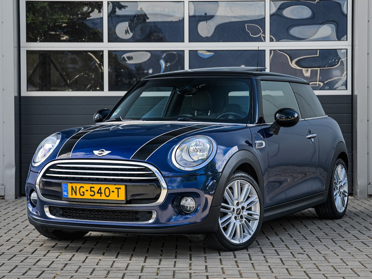 MINI Cooper - 1.5 Chili | Panoramadak | Sportstoelen | Climate control | Cruise control | PDC - AutoWereld.nl