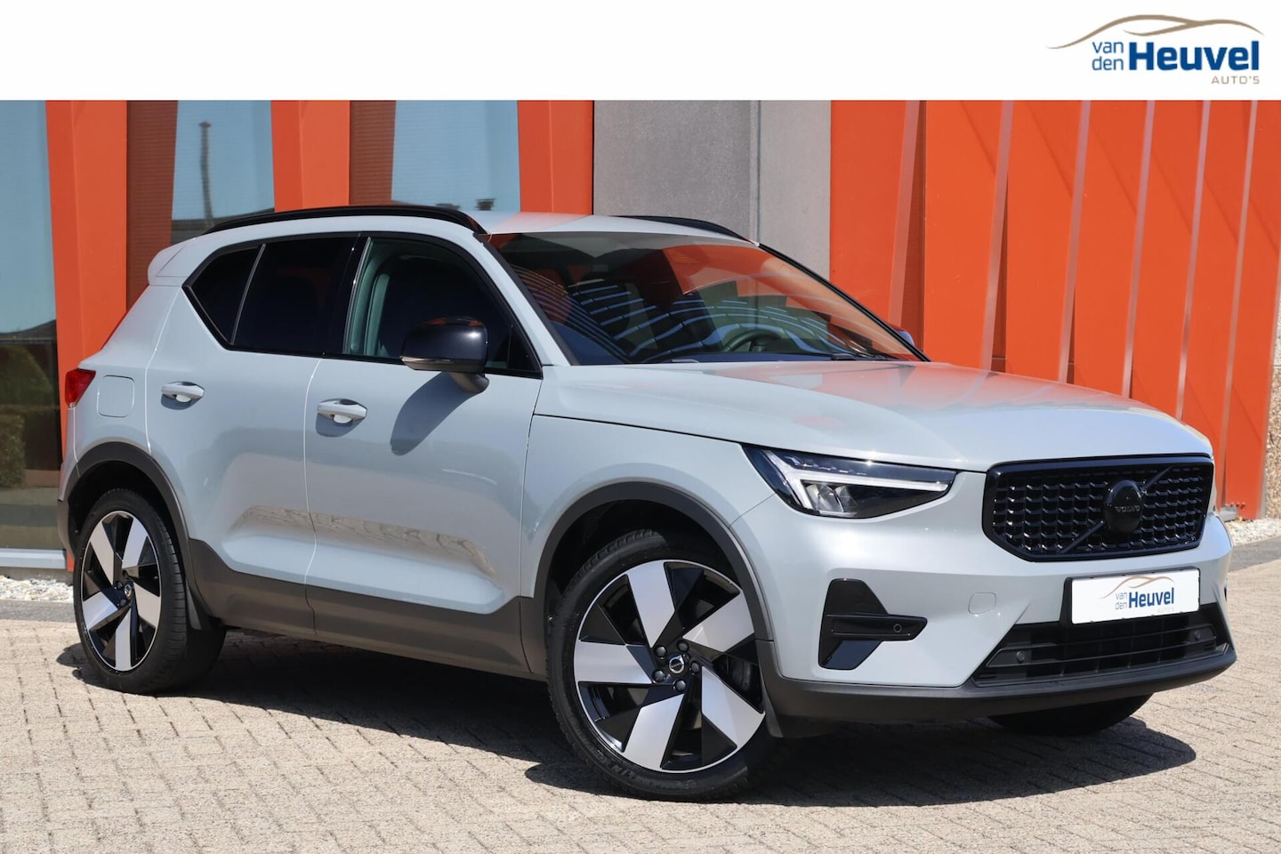 Volvo XC40 - T5 Recharge Ultimate Dark | Stoelverwarming | Panoramadak | BLIS | Parkeercamera | 20 Inch - AutoWereld.nl