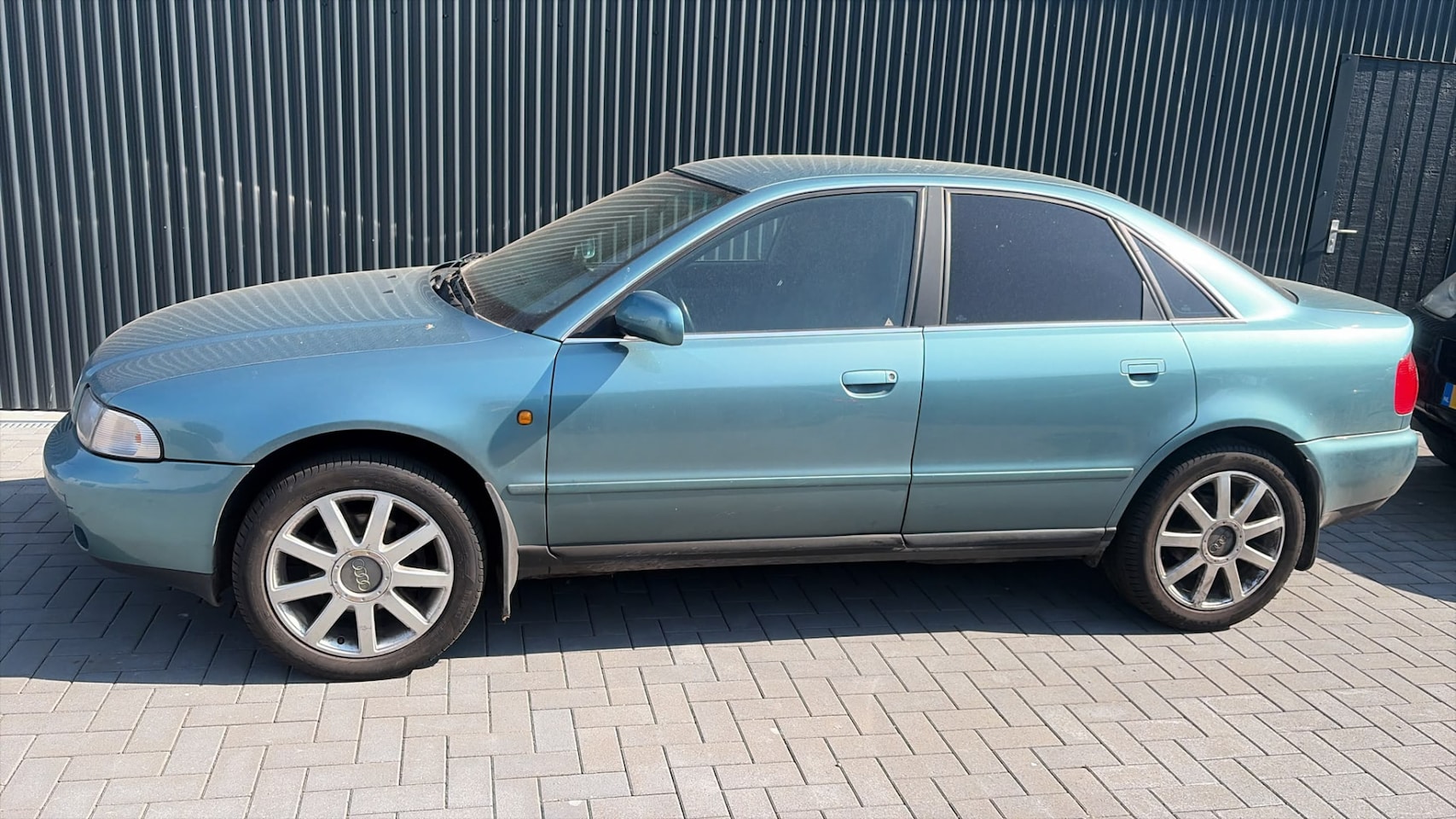 Audi A4 Limousine - 2.4 V6 Advance Automaat | Climate Control | Trekhaak | 17" | APK t/m 27-07-2027 !! - AutoWereld.nl