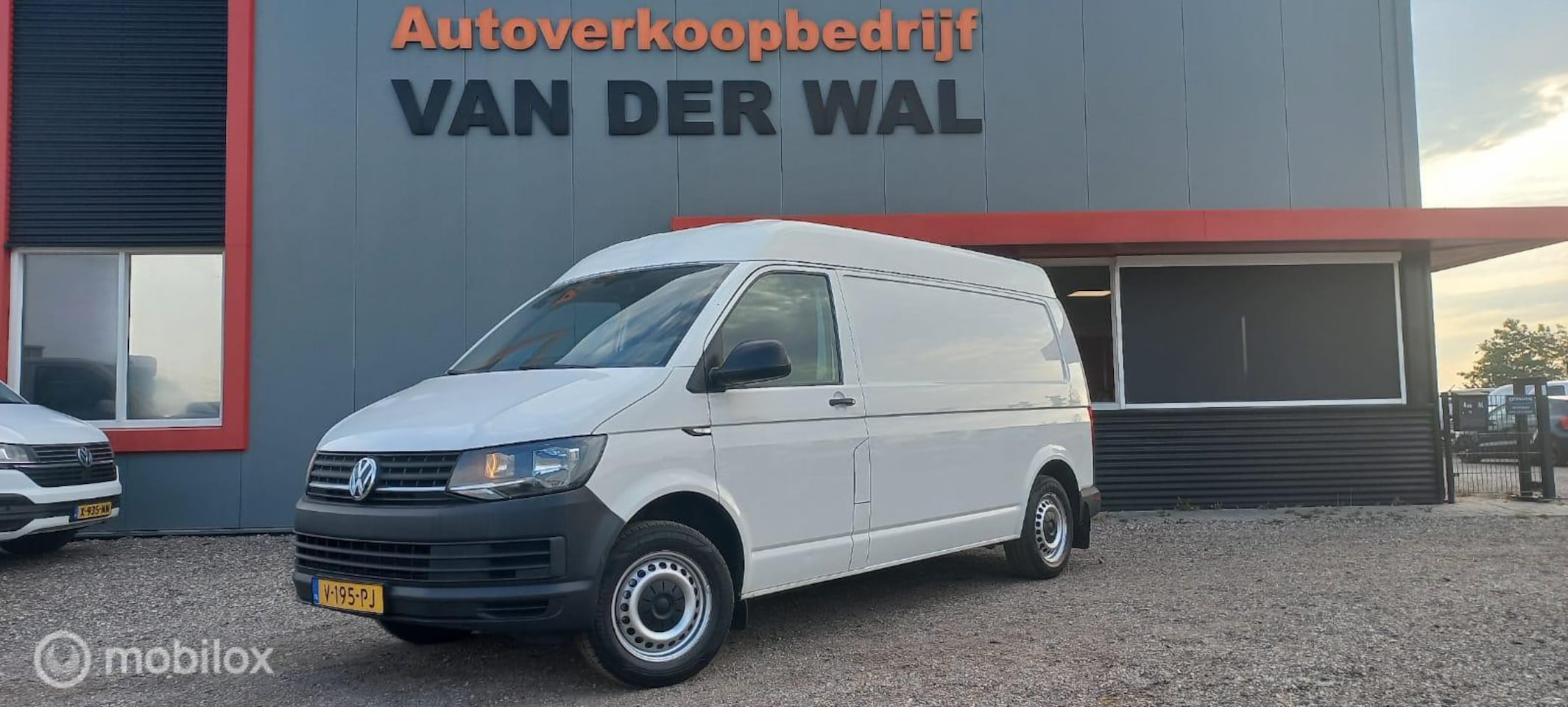 Volkswagen Transporter - 2.0 TDI L2H2/AIRCO/CRUISECONTROL - AutoWereld.nl