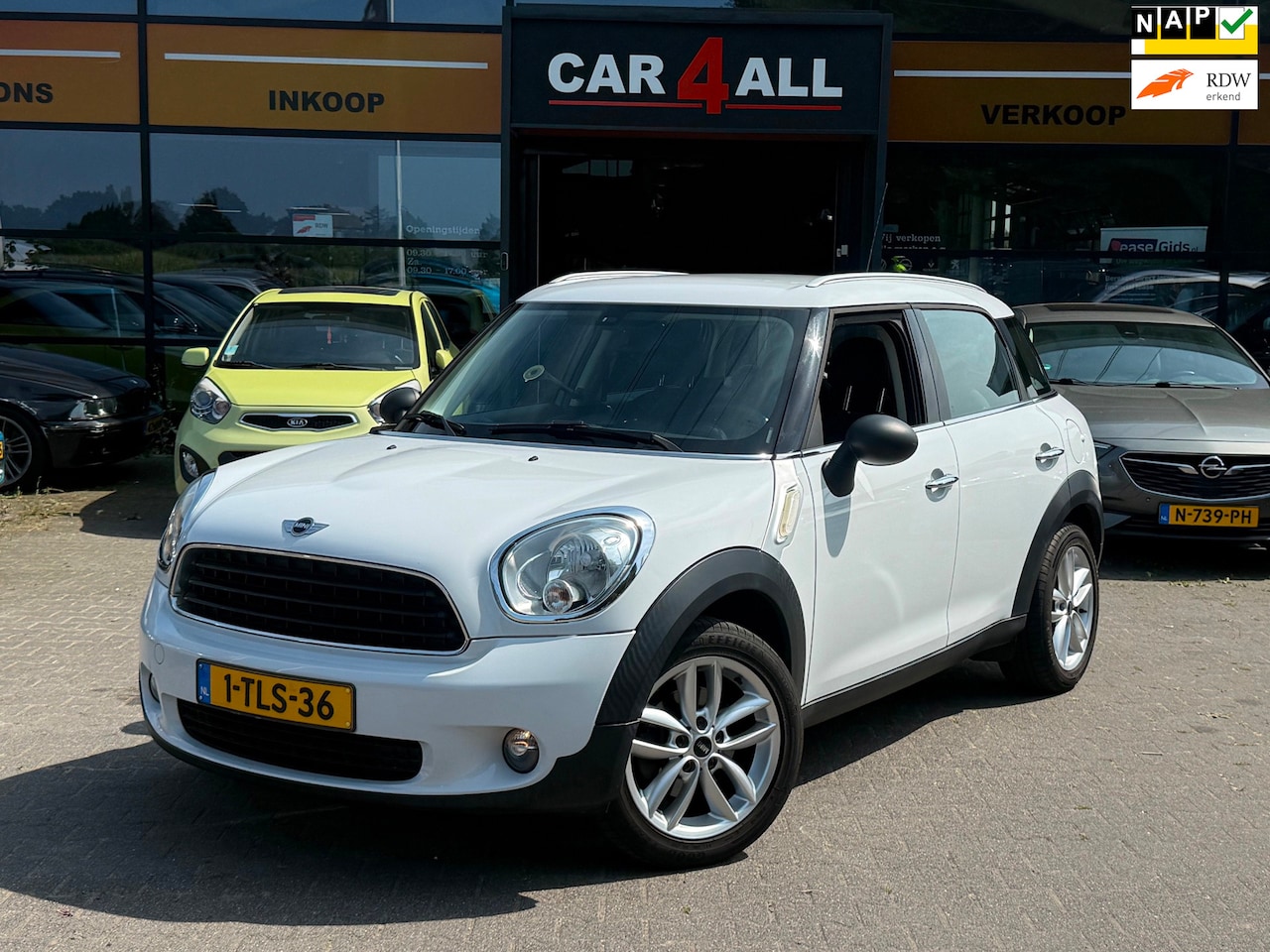 MINI Countryman - 1.6 One Holland Street NAVI/PDC/CRUISE/AIRCO/APK 28-4-2027 - AutoWereld.nl
