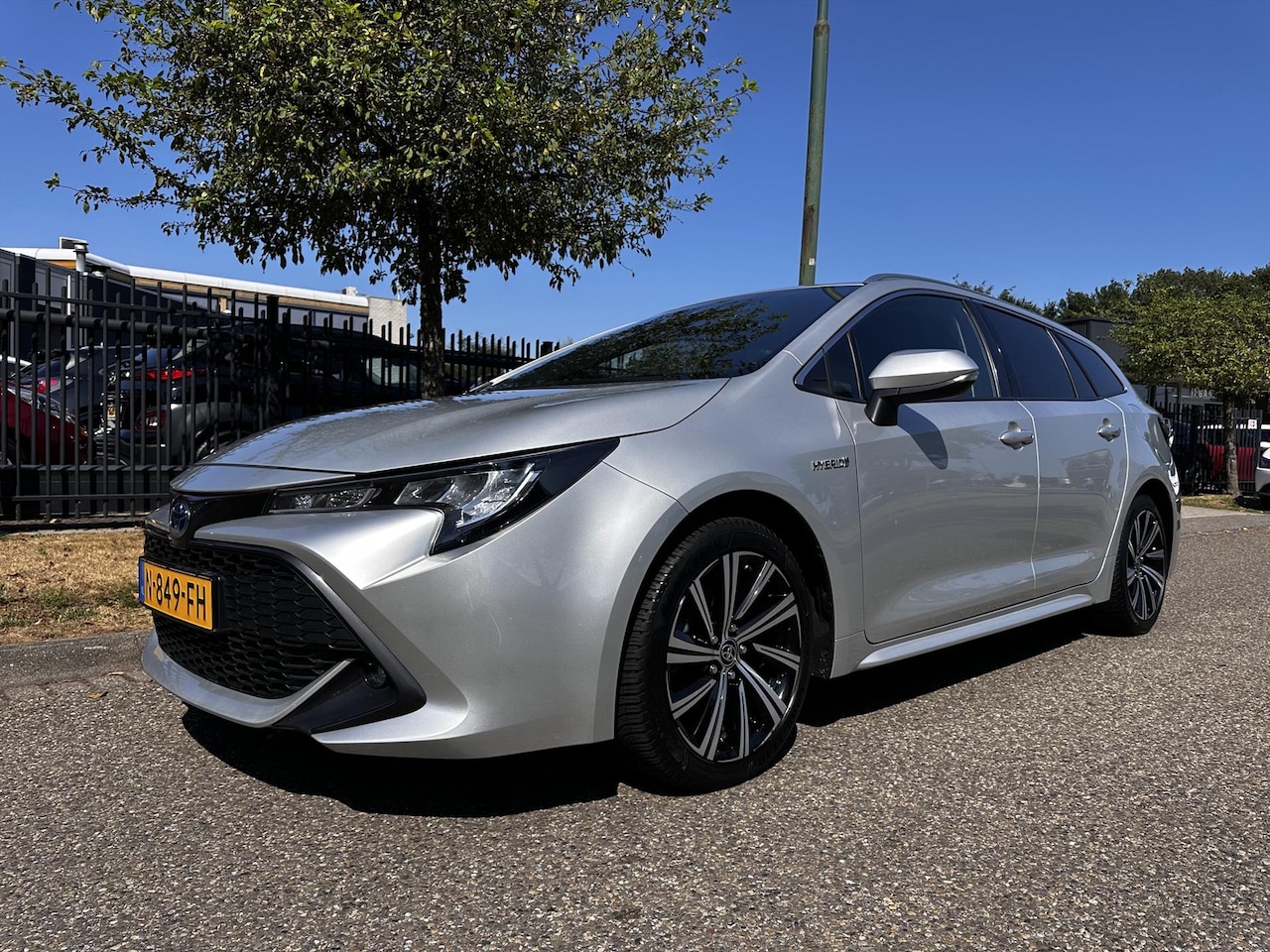 Toyota Corolla Touring Sports - 2.0 Hybrid 184pk CVT Business Plus Apple Carplay - AutoWereld.nl