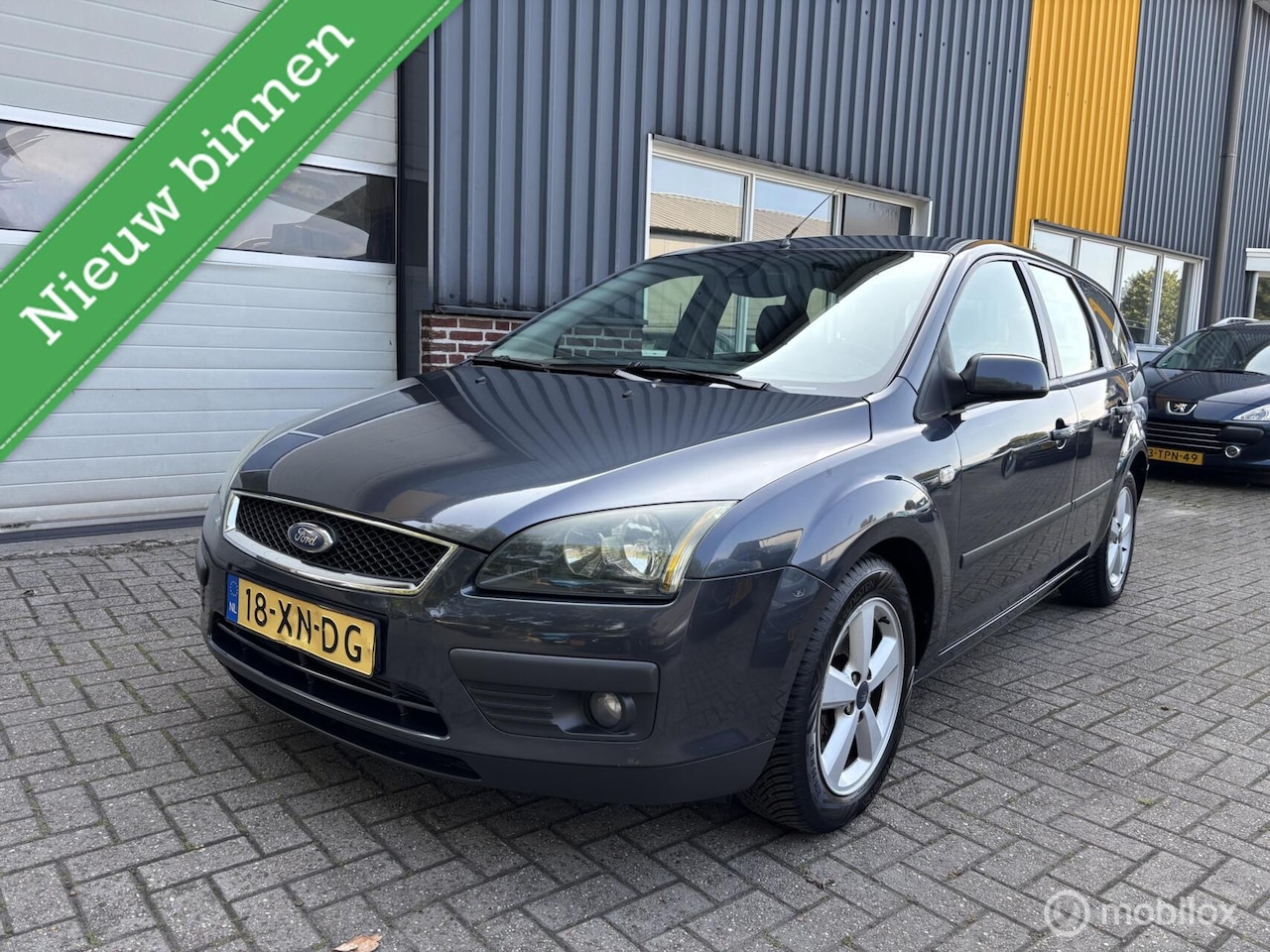 Ford Focus Wagon - 1.6-16V Futura NETTE AUTO! - AutoWereld.nl