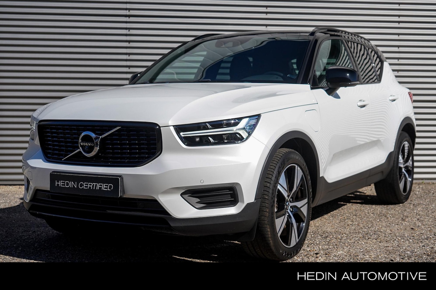 Volvo XC40 - T5 Recharge R-Design | Adaptive Cruise | BLIS | Trekhaak | 360 Camera | Keyless | Donker G - AutoWereld.nl