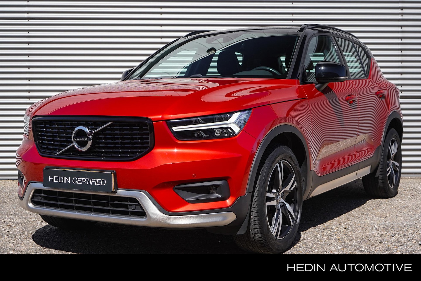 Volvo XC40 - T3 163pk Automaat R-Design | Adaptive Cruise | BLIS | Keyless | Zwart Dak | All Seasons | - AutoWereld.nl