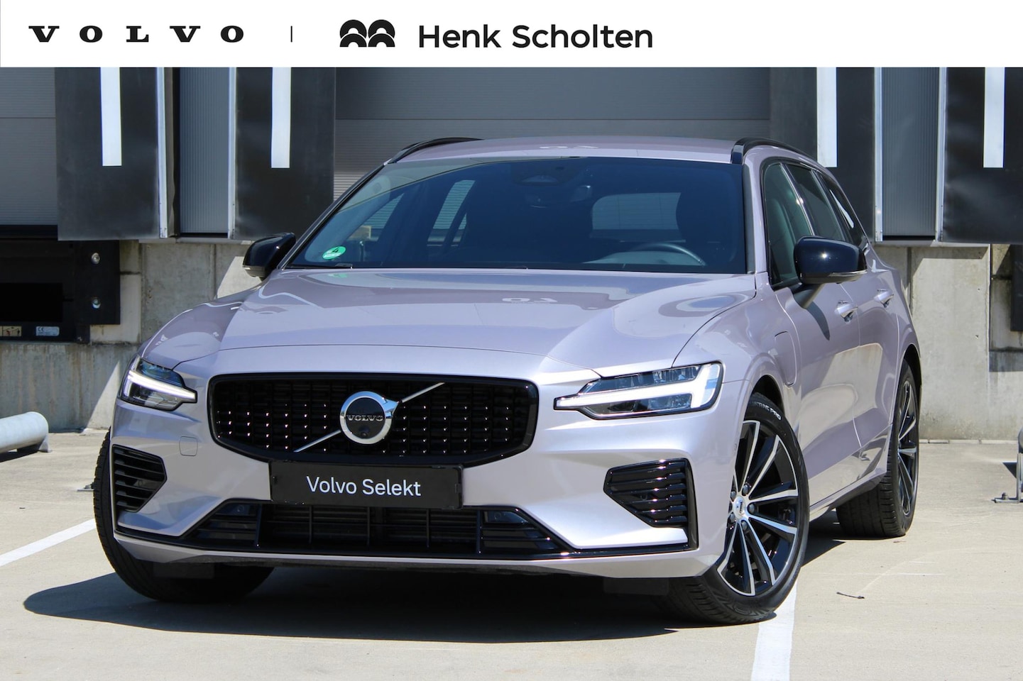 Volvo V60 - T8 Plug-in hybrid AWD Plus Dark | Trekhaak | Verwarmbare voorstoelen+stuurwiel+achterbank - AutoWereld.nl