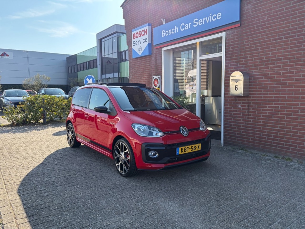 Volkswagen Up! - 1.0 TSI 85kW GTi 5-drs Panoramadak - AutoWereld.nl