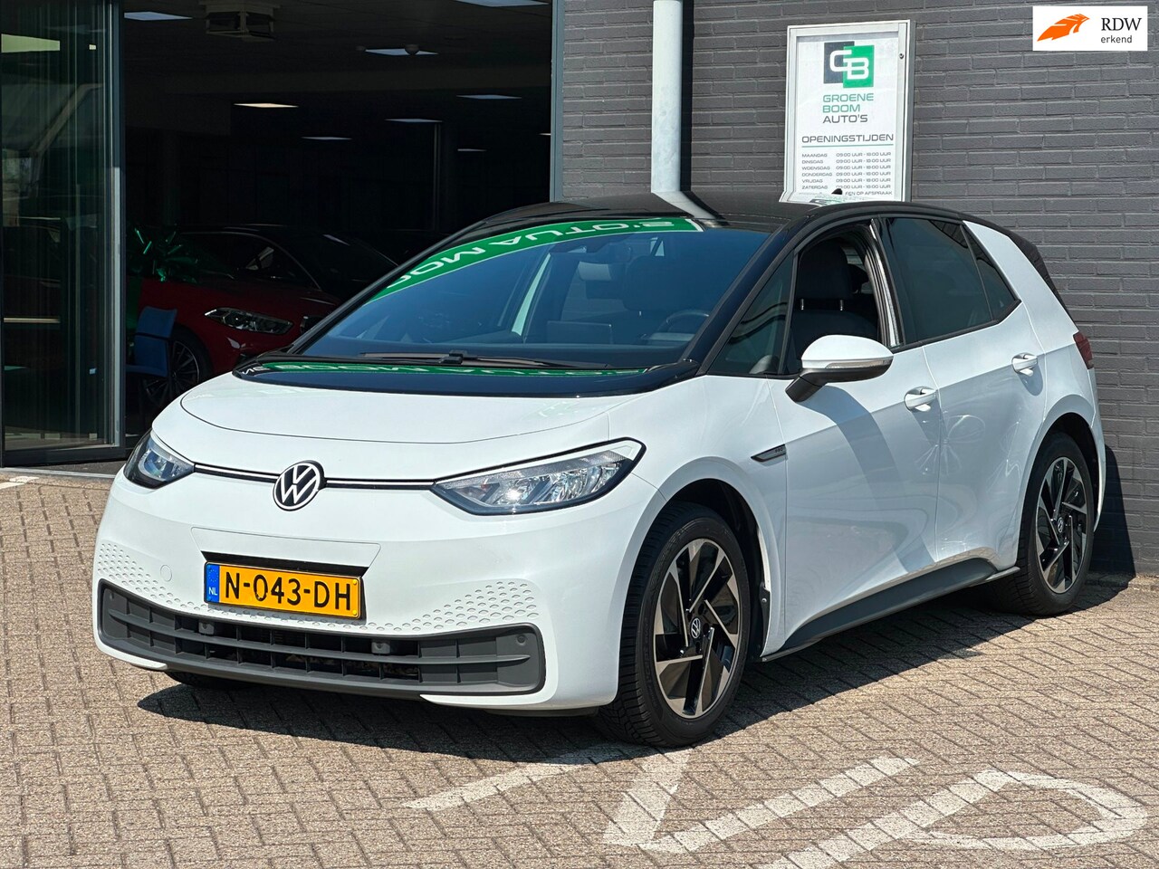 Volkswagen ID.3 - Life 58 kWh/NAVI/CARPLAY/BTW-AUTO/NETTE STAAT!! - AutoWereld.nl