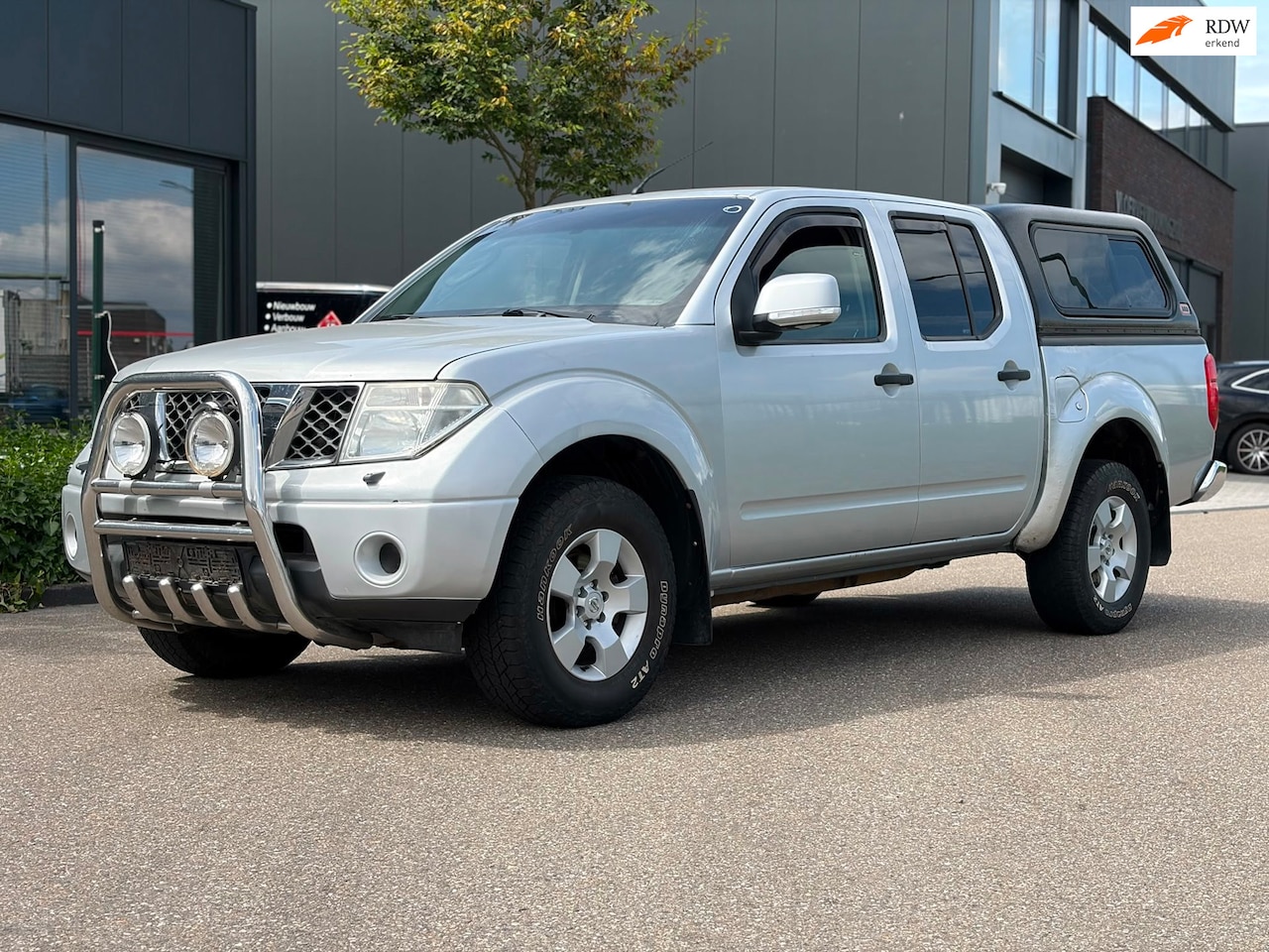 Nissan Navara - 2.5 dCi SE Double Cab 2.5 dCi SE Double Cab Export - AutoWereld.nl