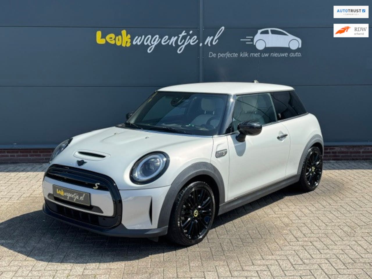 MINI Electric - MINI Yours 33 kWh *carplay *camera *leder - AutoWereld.nl