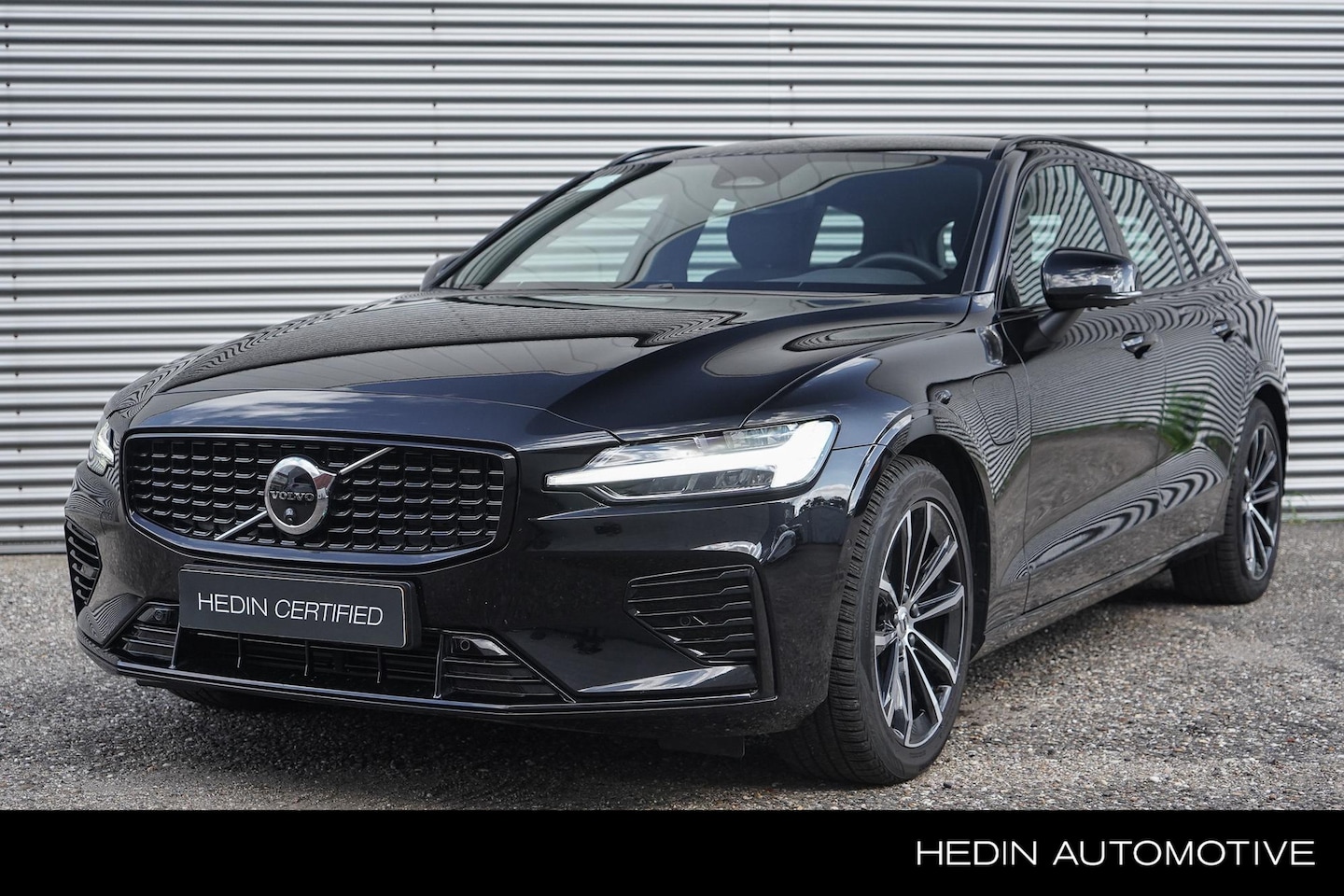 Volvo V60 - T8 Plug-in hybrid AWD Plus Dark | Adaptive Cruise | BLIS | Keyless | Power Seats | Trekhaa - AutoWereld.nl