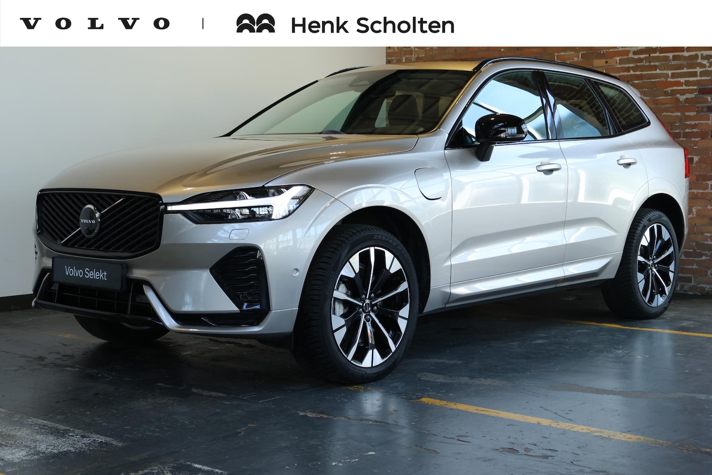 Volvo XC60 - T6 Plug-in hybrid AWD Ultra Dark | Luchtvering | Head-Up Display | Semi-Elektrische Trekha - AutoWereld.nl