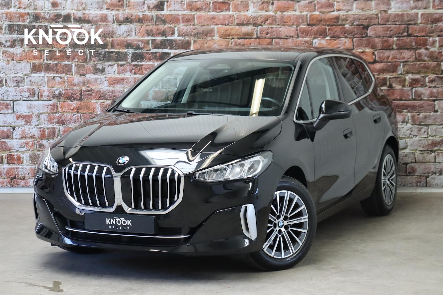 BMW 2-serie Active Tourer - 218i Executive Luxury Line Automaat / Widescreen Display / Navigatiesysteem / Harman Kardo - AutoWereld.nl