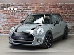 MINI Cooper - Hatchback 3 deurs / Navigatiesysteem Professional / Panoramadak / Airconditioning / Blueto