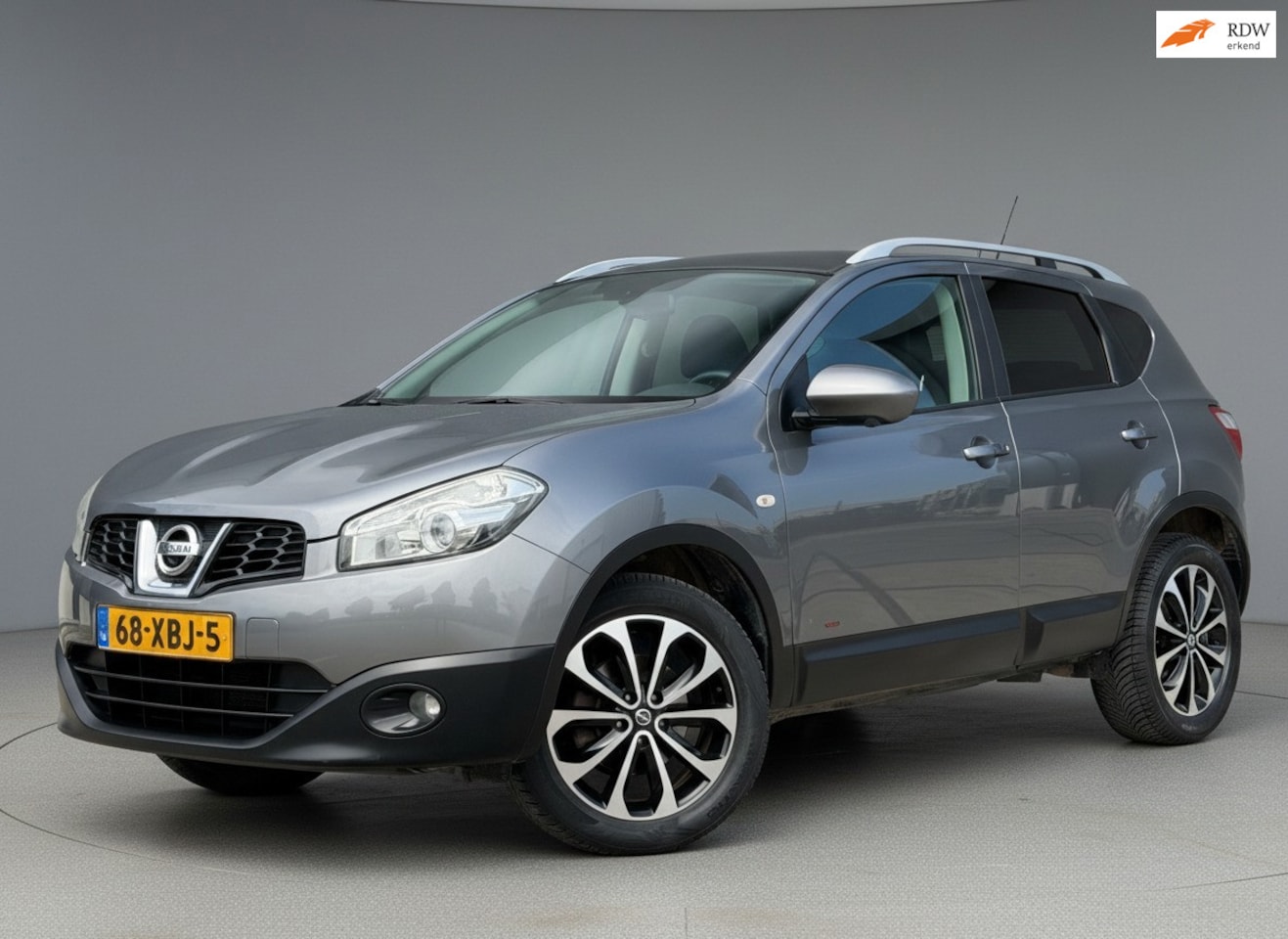Nissan Qashqai - 1.6 Tech View|Pano|360-camera|Trekhaak|All-season|NAP - AutoWereld.nl