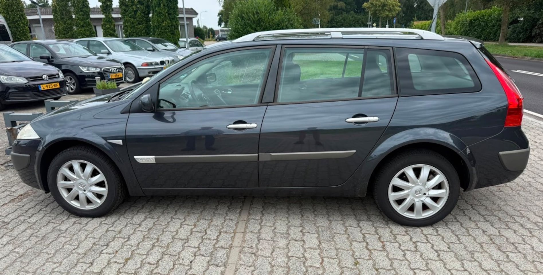 Renault Mégane Grand Tour - 2.0-16V Privilège 2.0-16V Privilège - AutoWereld.nl