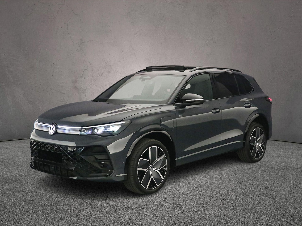 Volkswagen Tiguan - R-Line Edition 1.5 TSI eHybrid 272pk DSG Automaat Trekhaak, Black style, Panoramadak, 360 - AutoWereld.nl