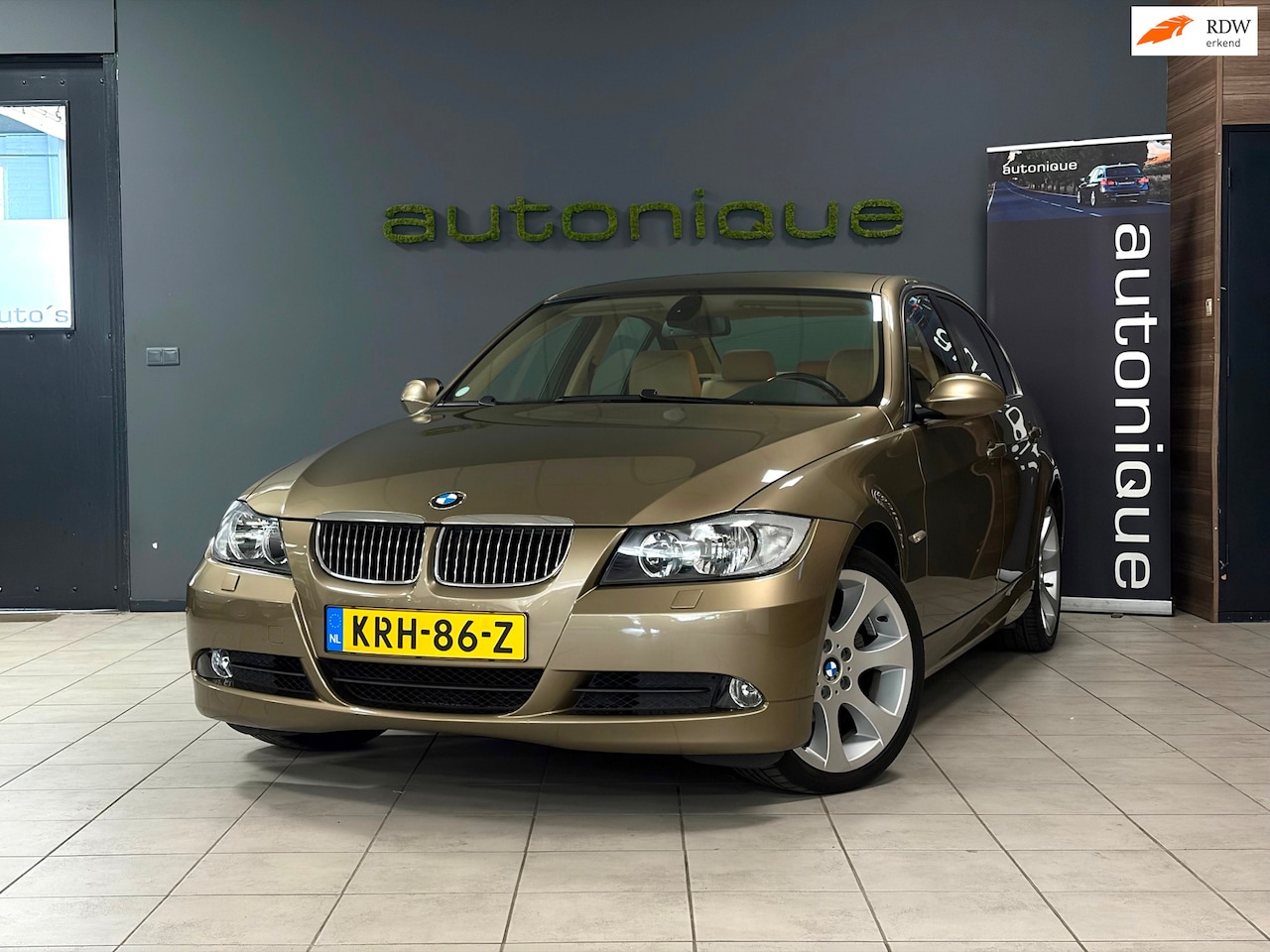 BMW 3-serie - 325i E90 Pre-LCI|Nieuwstaat|Dealer onderh. - AutoWereld.nl