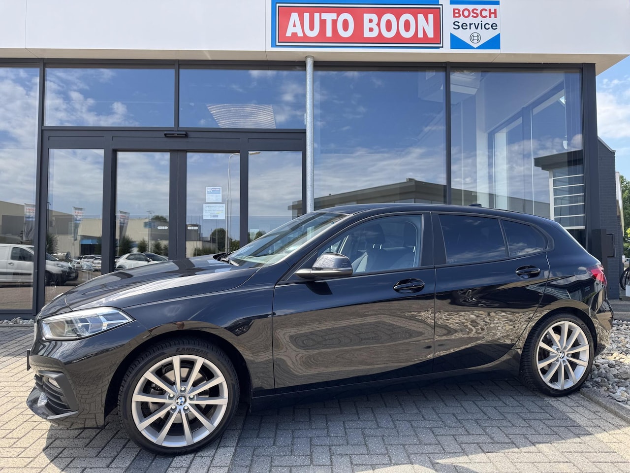 BMW 1-serie - 118i 140PK : APPCARPL./NAVI/1e EIG. /DIGI-PACK/LED/2xPDC/S&S/MEDIA/BTA/NL AUTO/KM=NAP - AutoWereld.nl