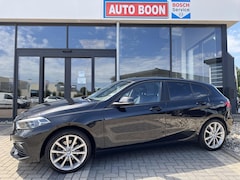 BMW 1-serie - 118i 140PK : APPCARPL./NAVI/1e EIG. /DIGI-PACK/LED/2xPDC/S&S/MEDIA/BTA/NL AUTO/KM=NAP