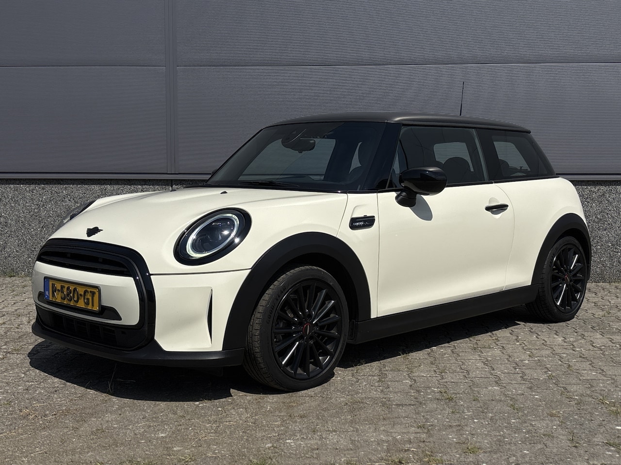 MINI 3-Deurs - 1.5 Cooper Camden Plus Edition - Schuif/kanteldak - Carplay - Prijs = rijklaar - - AutoWereld.nl