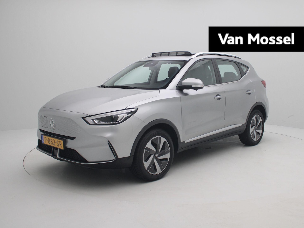 MG MG ZS EV - Standard Range Luxury 50 kWh | Panoramadak | Apple Carplay/Android Auto | Camera | Stoelve - AutoWereld.nl